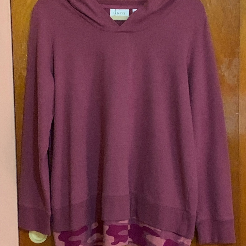 Denim and Co Layered Look / Camouflage hemline Hooded top Mauve Pink L